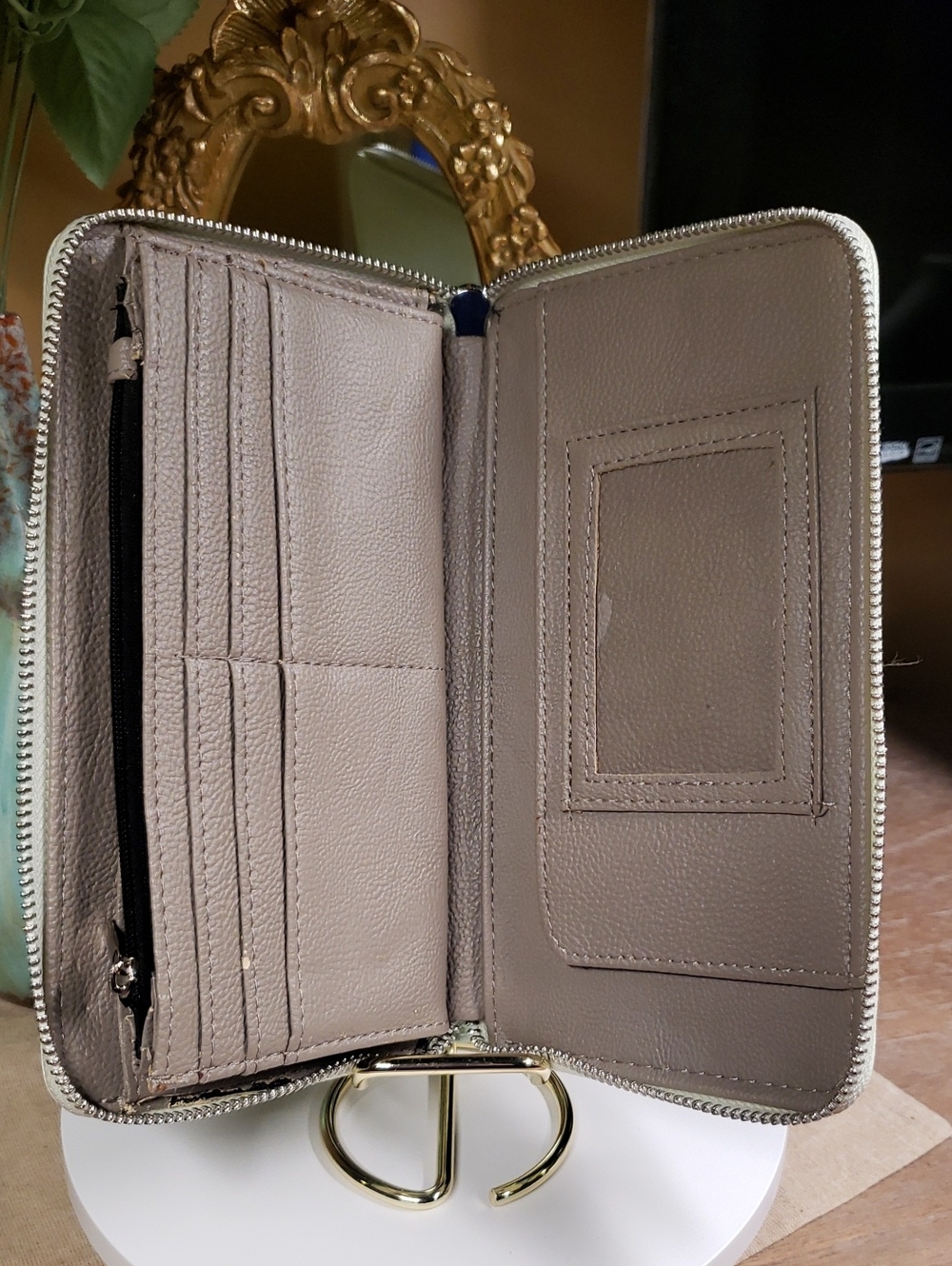 Betsey Johnson Large Mint Bow Wristlet Clutch - Picture 10 of 13